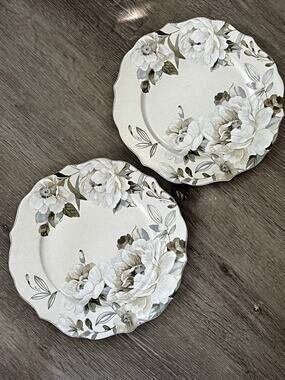 Pier 1 10.5" Porcelain Dinner Plate EMY PEONY